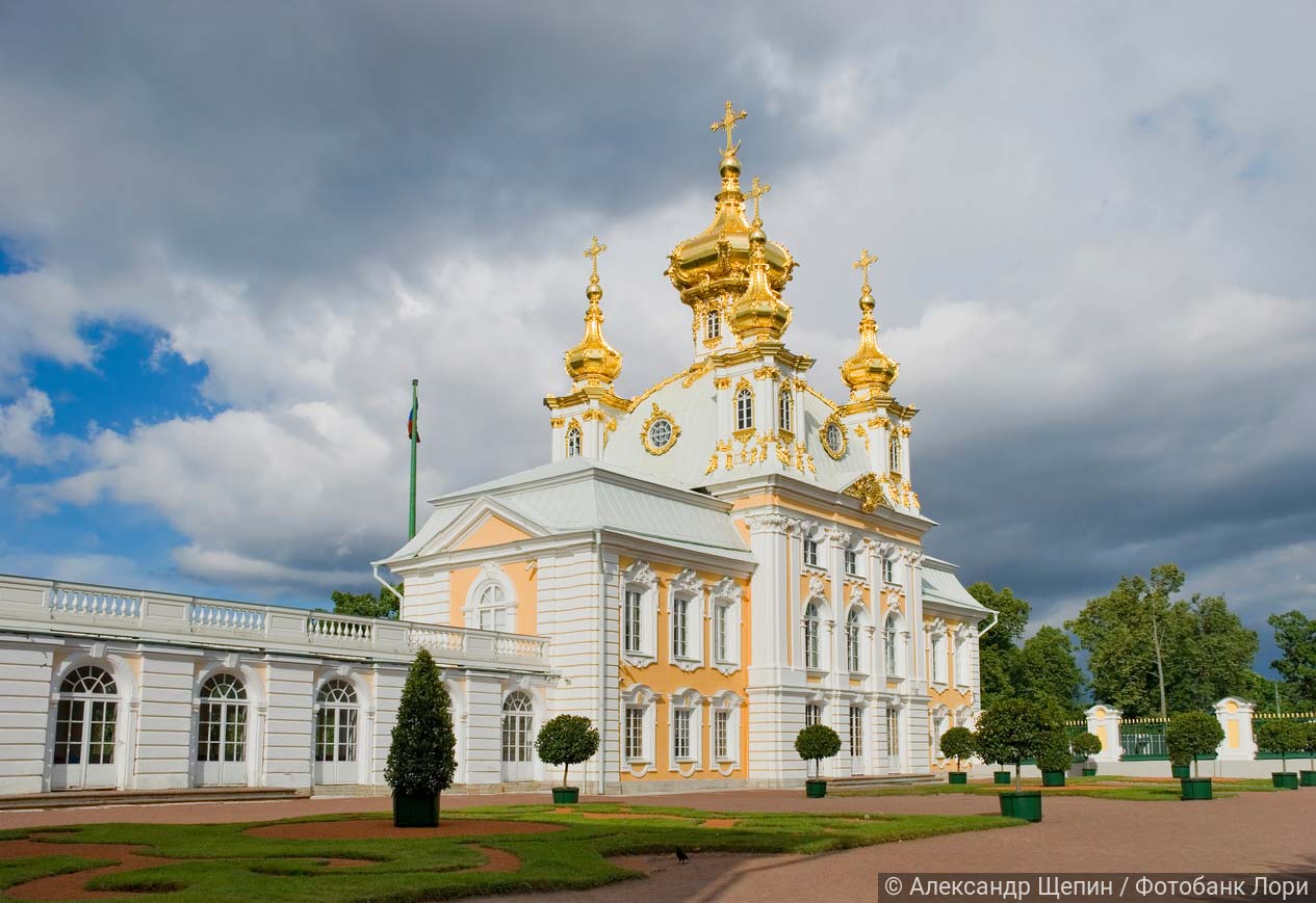 Церковный корпус в Нижнем парке в Петергофе