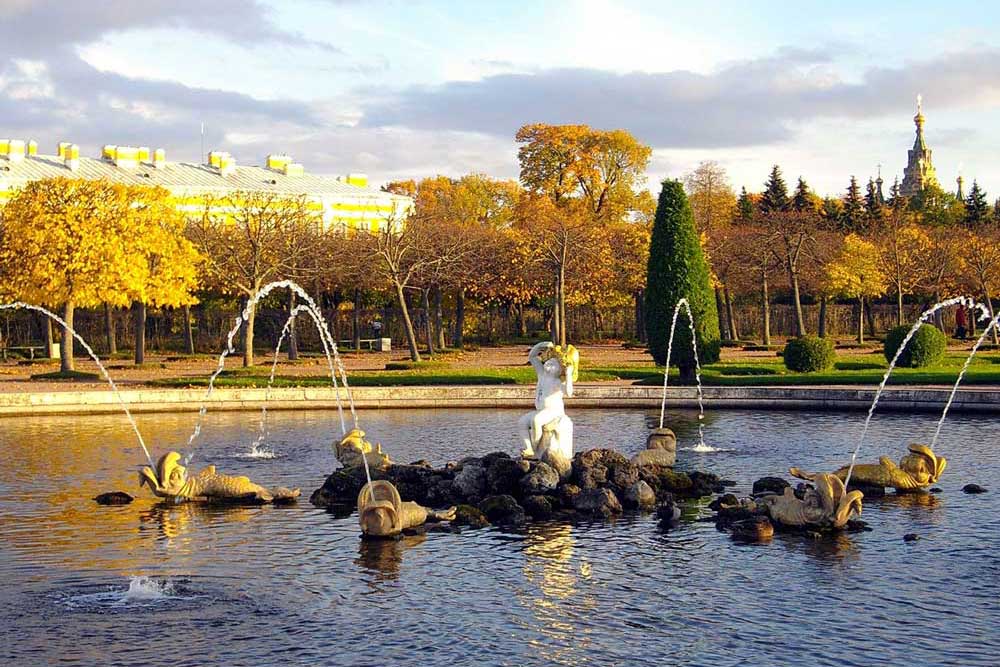 Фонтан Дубовый в Верхнем парке Петергофа
